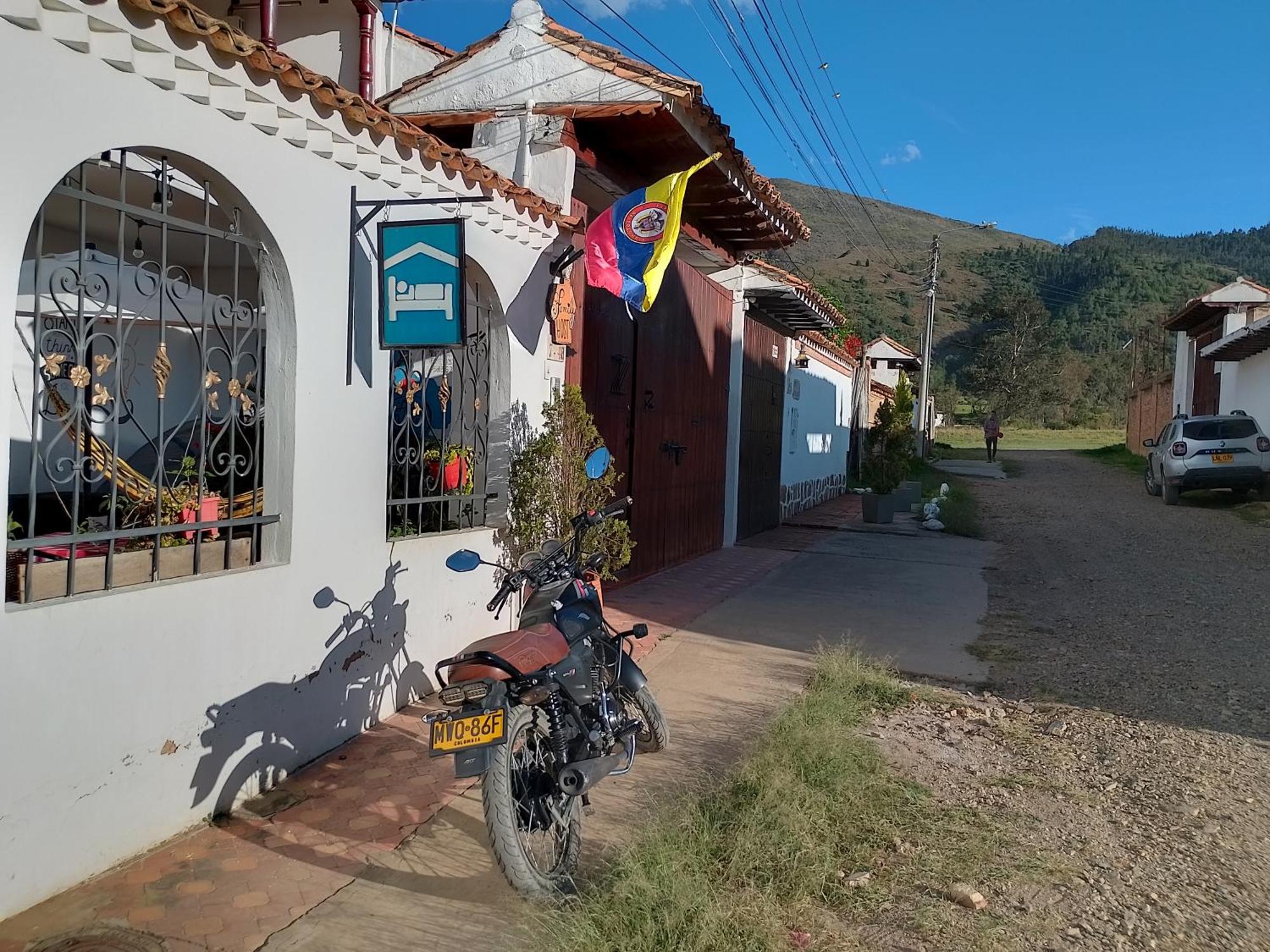 Hola! Veci Hotel Villa de Leyva Bagian luar foto